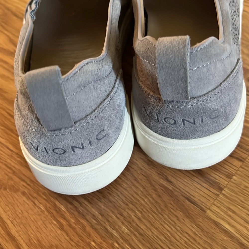 Vionic kimmie perf Women's Slip-On supportive Sneakers 
Round toe suede 9.5 - Picture 6 of 7